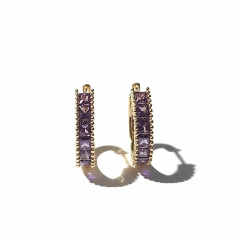 Aretes Huggie Violetas
