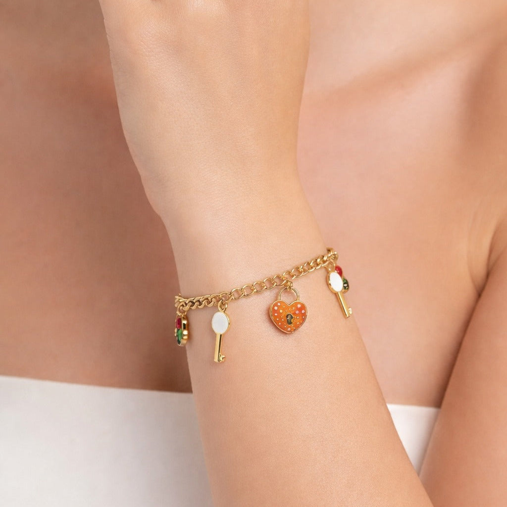 Pulsera de dijes Estilo Monogram