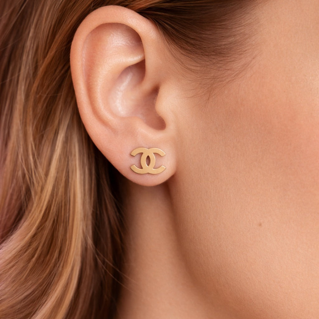 Broqueles de Lujo en Oro Mate (Estilo Doble C)"